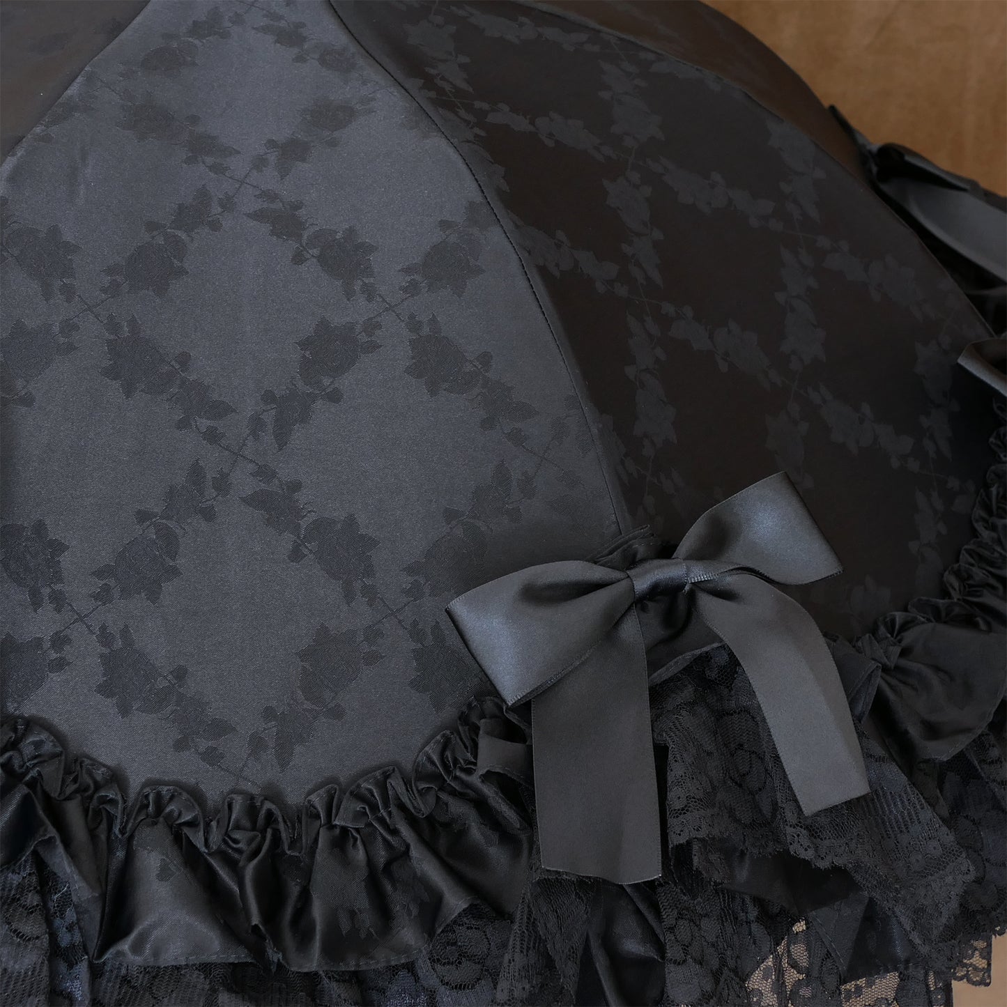 【予約商品】夢紡ぐロゼット〜7つの旋律〜 - パゴダ 日傘 晴雨兼用 UVカット ショート丈 フリル レース ジャカード 薔薇