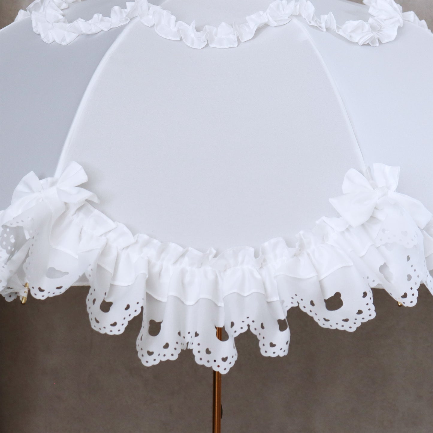 Chalmiere×Apleberuteコラボアンブレラ エアリー・ブルーム - パゴダ 雨傘 UVカット 長傘  フリル