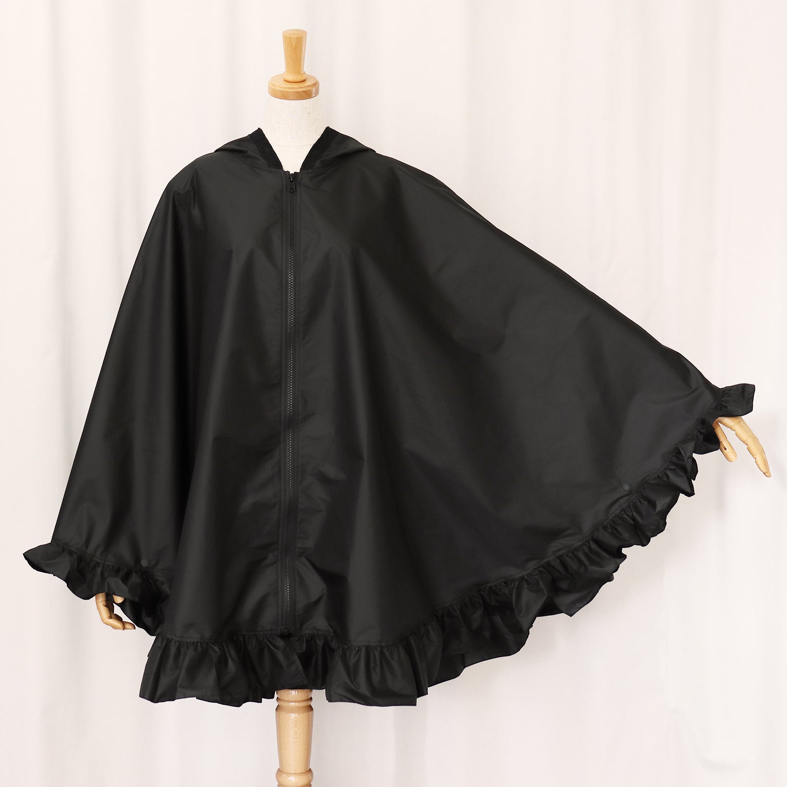 定価2.6万円 Bibiy MELINDA CAPE ポンチョ　リボン　ブラック 定価2.6万円 Bibiy MELINDA CAPE ポンチョ リボン ブラック
