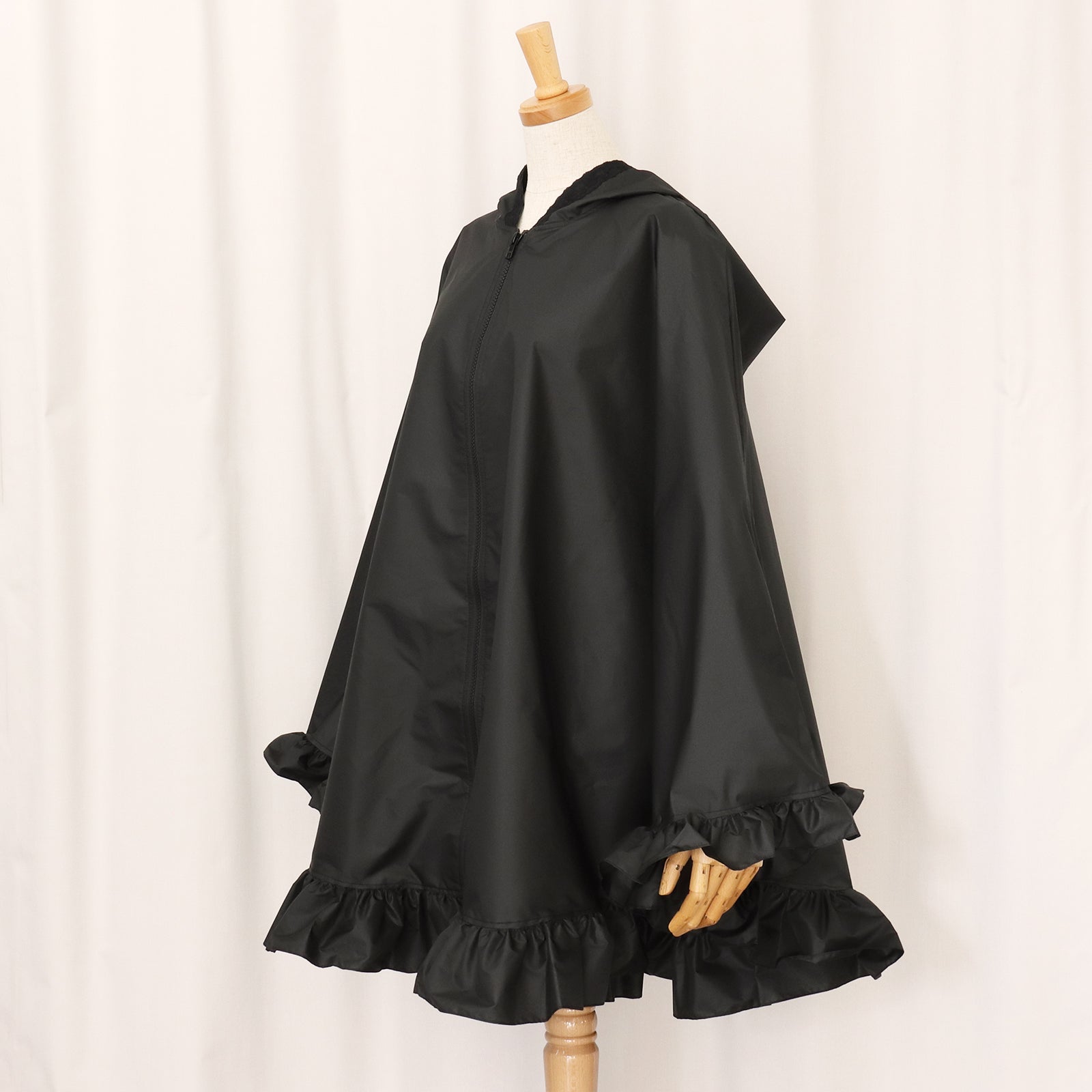 定価2.6万円 Bibiy MELINDA CAPE ポンチョ　リボン　ブラック 定価2.6万円 Bibiy MELINDA CAPE ポンチョ リボン ブラック